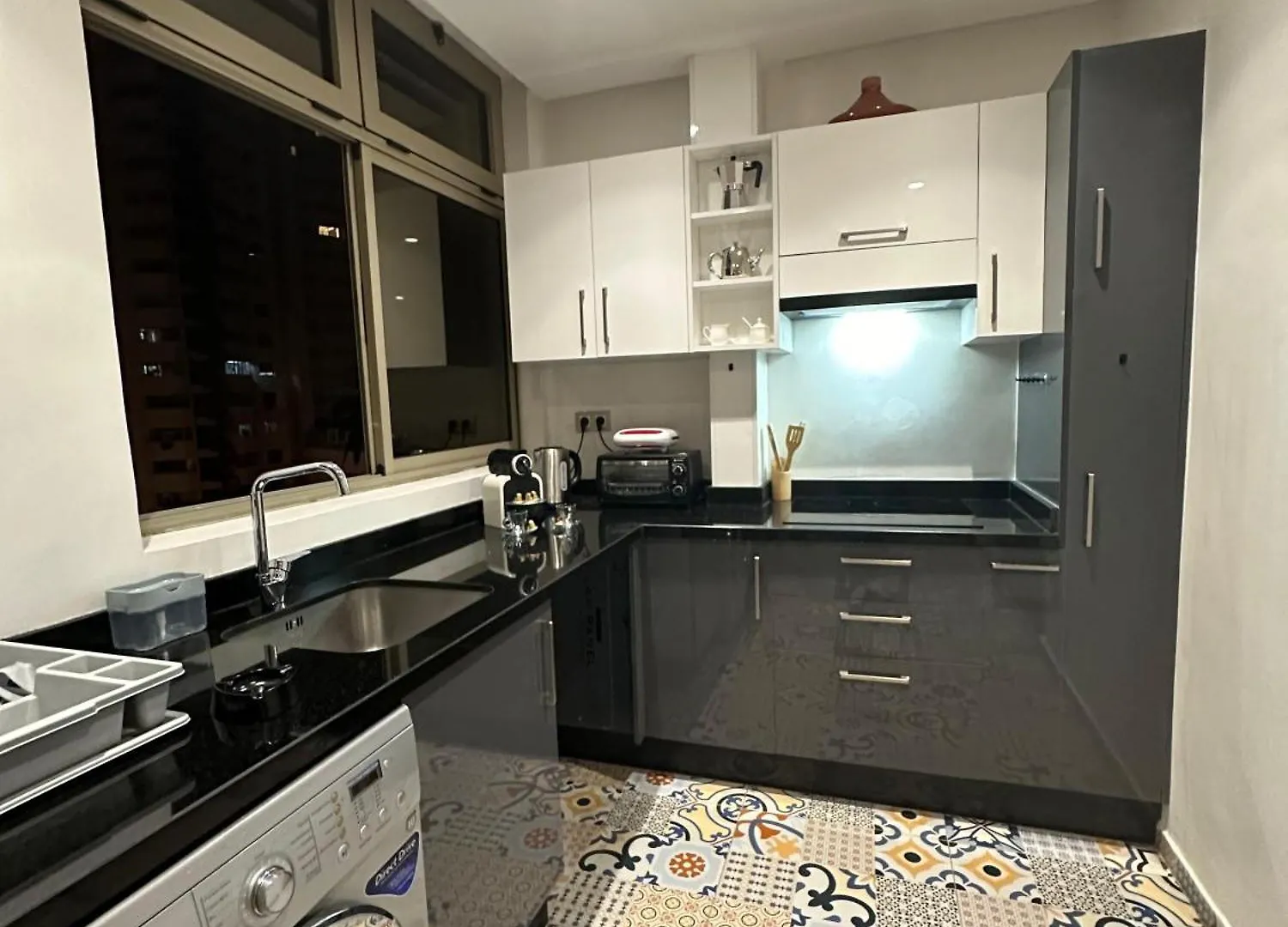 Appartement Lumineux Bien Equipe Derriere Hotel Idou Anfa Pas De Vis-A-Vis Casablanca 0*,  Morocco